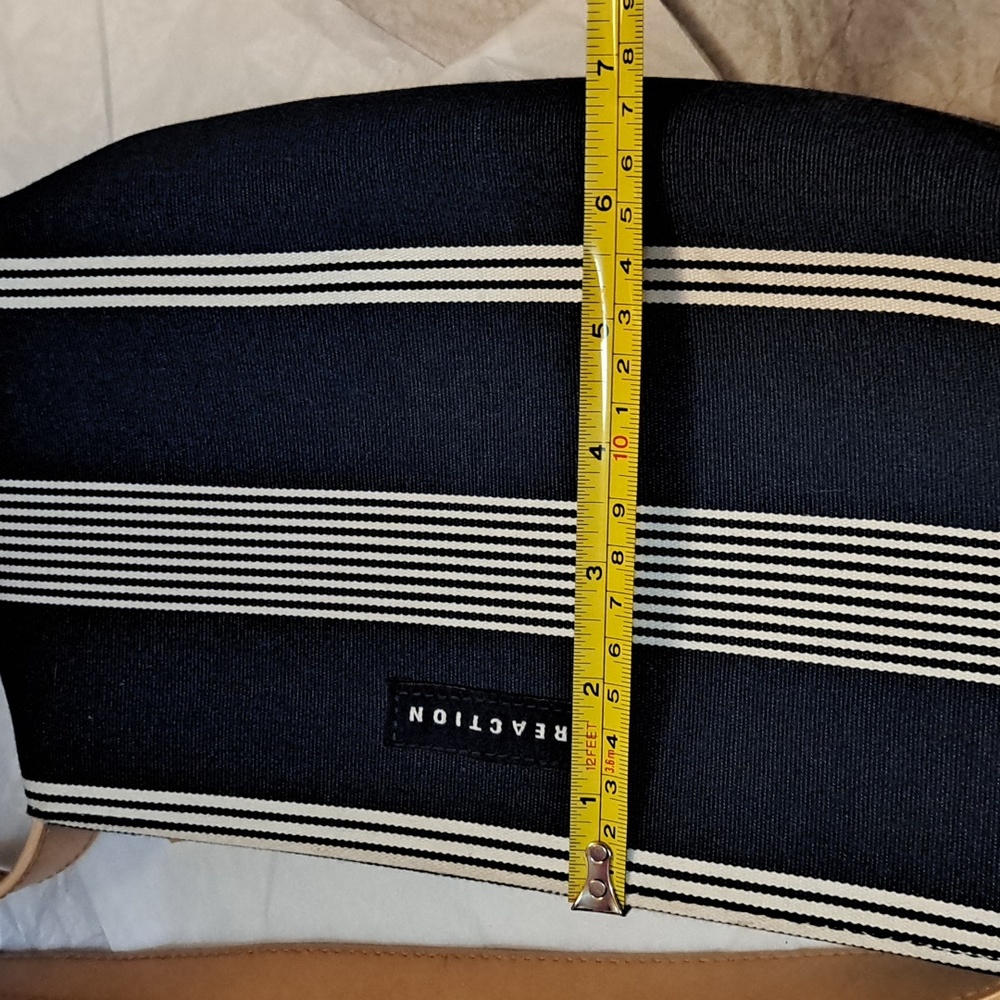 Kenneth Cole Reaction Navy and White Striped Crossbody Bag, Leather Strap. - Picture 10 of 12